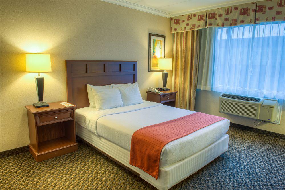 Four Points By Sheraton Windsor Downtown Εξωτερικό φωτογραφία