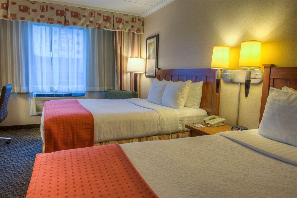 Four Points By Sheraton Windsor Downtown Εξωτερικό φωτογραφία