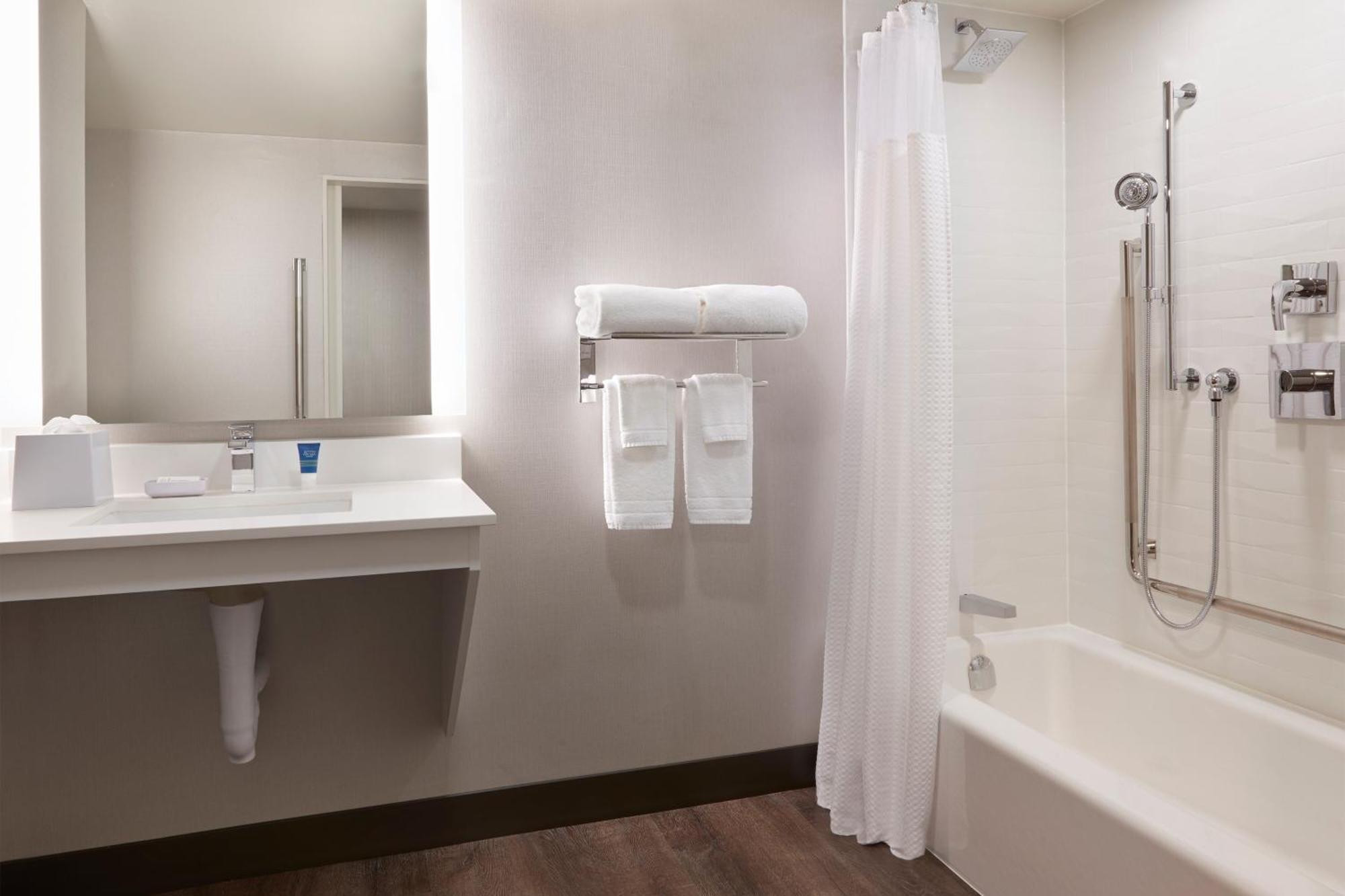 Four Points By Sheraton Windsor Downtown Εξωτερικό φωτογραφία