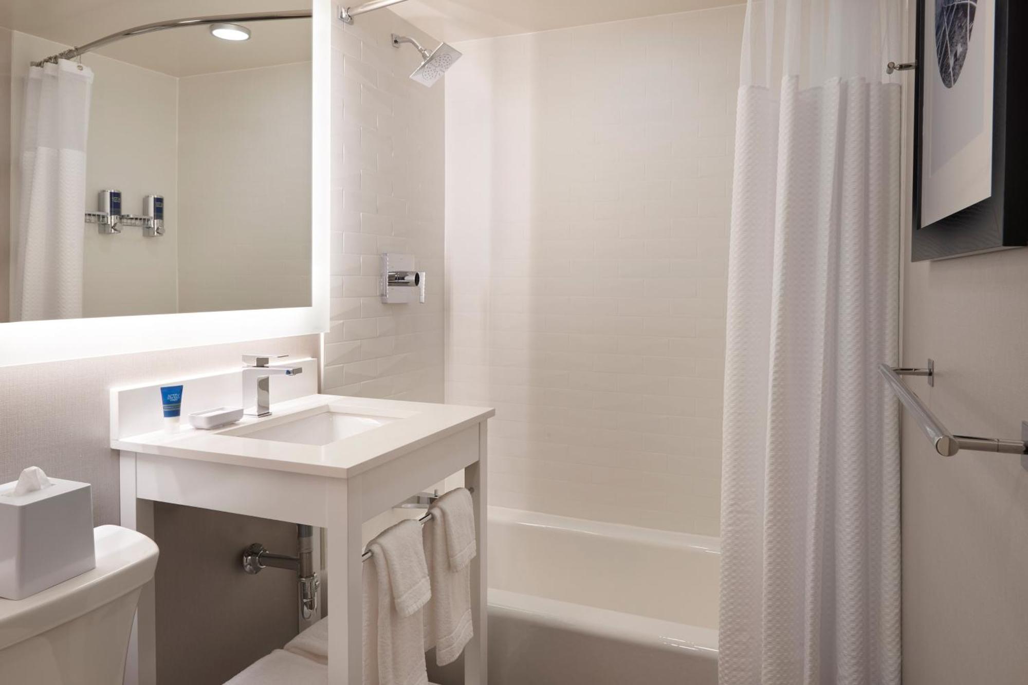 Four Points By Sheraton Windsor Downtown Εξωτερικό φωτογραφία
